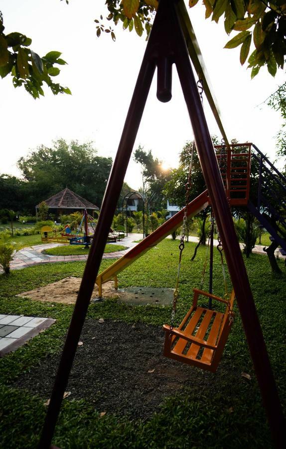 Kochi Nihara Resort And Spa Cochin מראה חיצוני תמונה