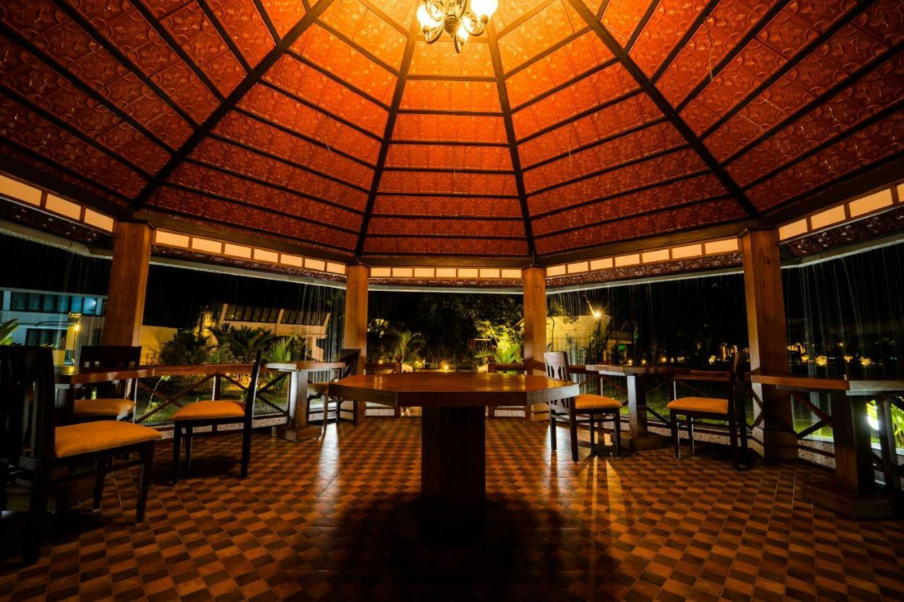 Kochi Nihara Resort And Spa Cochin מראה חיצוני תמונה